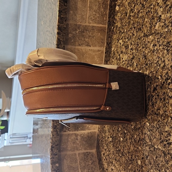 MK medium backpack - Picture 3 of 7